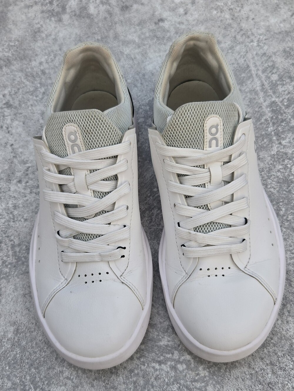 On Cloud THE ROGER Sneaker White/Green Mesh Women 7 Preppy Clean Girl Athleisure